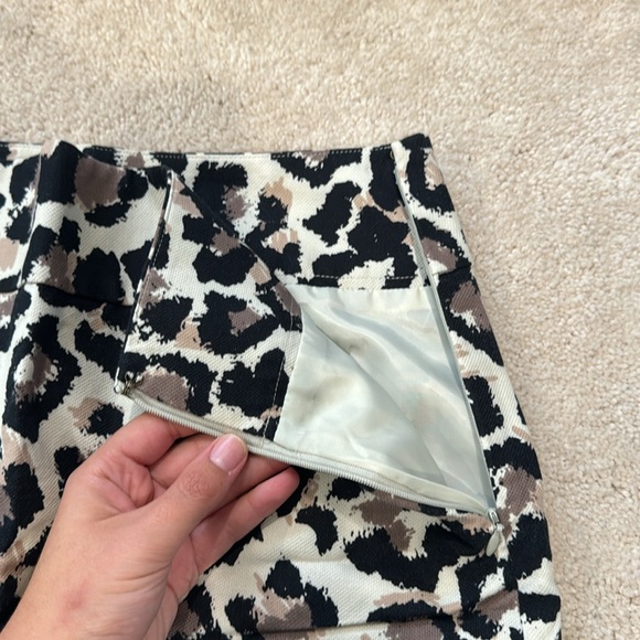 LOFT Leopard Print Skirt - Size 6 - Picture 4 of 7